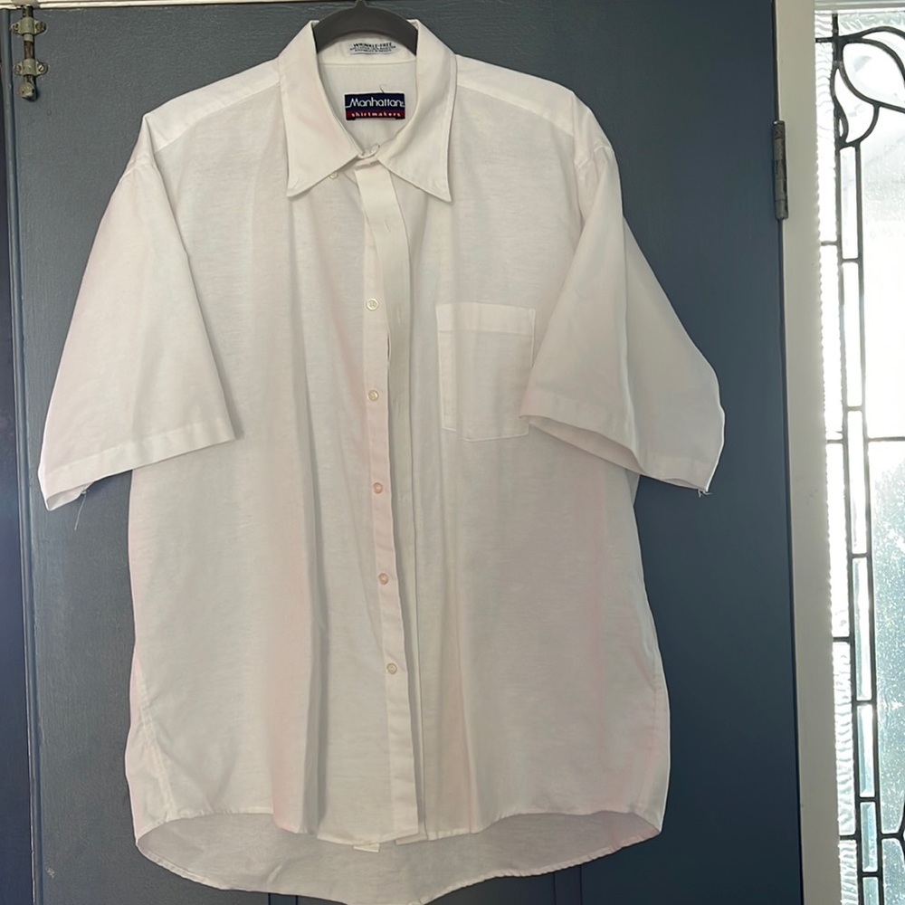 EUC short sleeve white dress shirt.